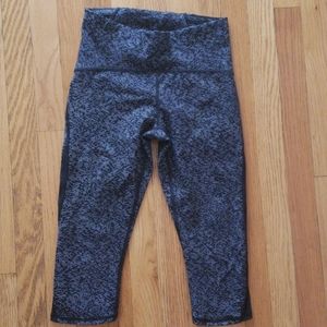LULULEMON CAPRIS SIZE 4